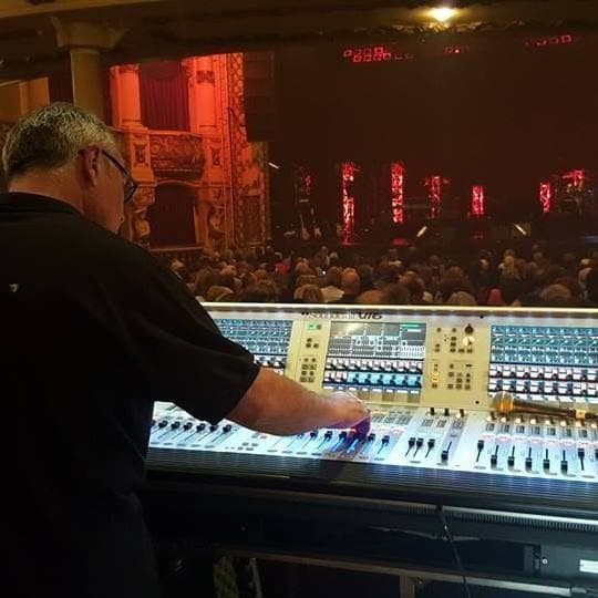 Mixing on the Vi6 in a packed theatre