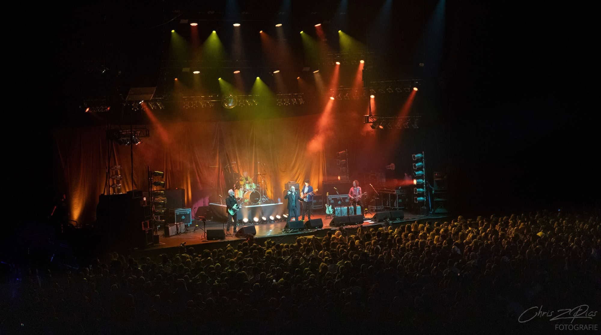 Th' Dudes on stage at Spark Arena, August 2025